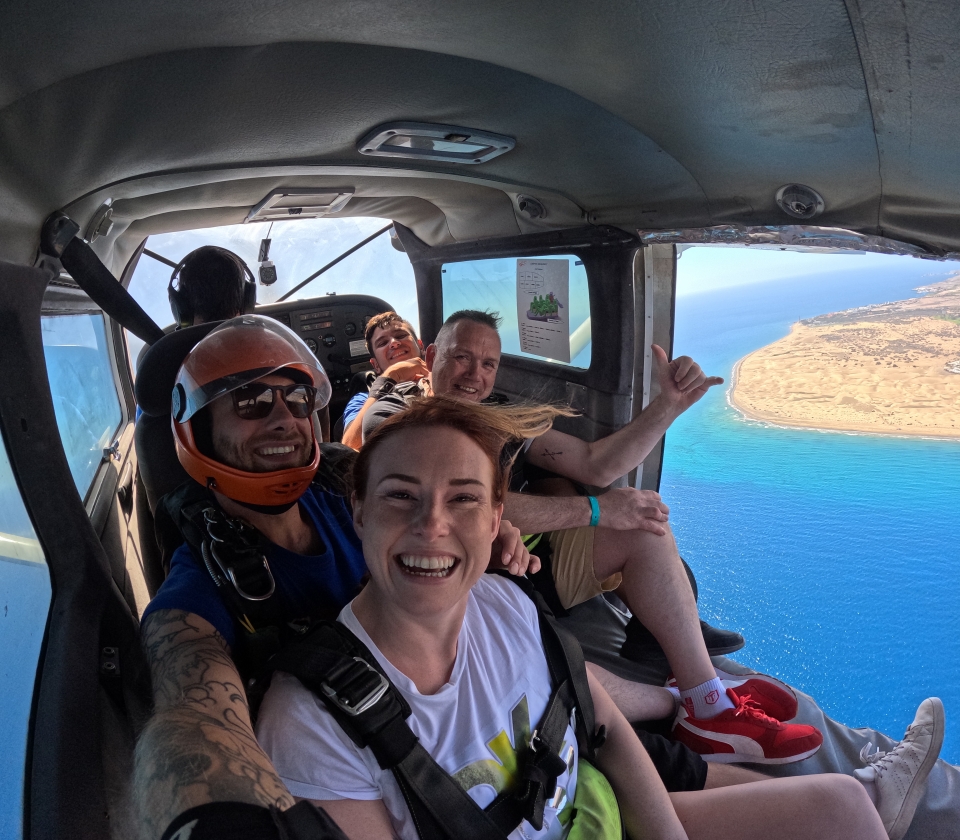 Paracaidismo sobre las dunas de Maspalomas 