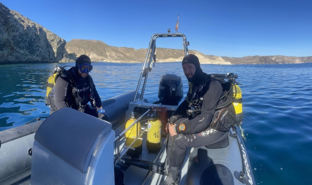 En la embarcación preparados para la inmersión del Open Water Diver