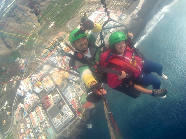  Parapente sobre a costa canária
