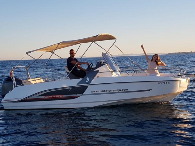 Bateau sous licence Santa Pola