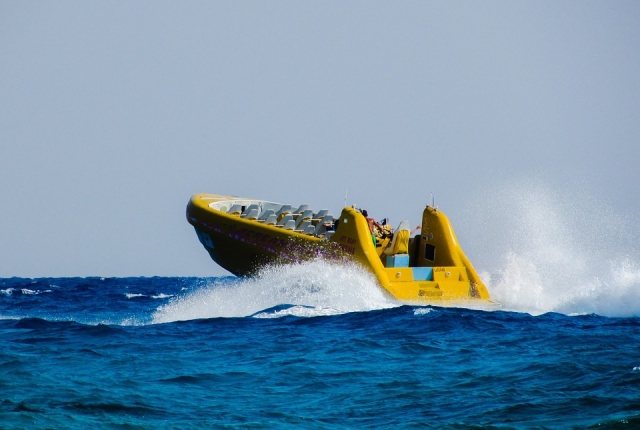  Traversata del mare in motoscafo 