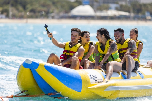  S'amuser sur le bateau banane 