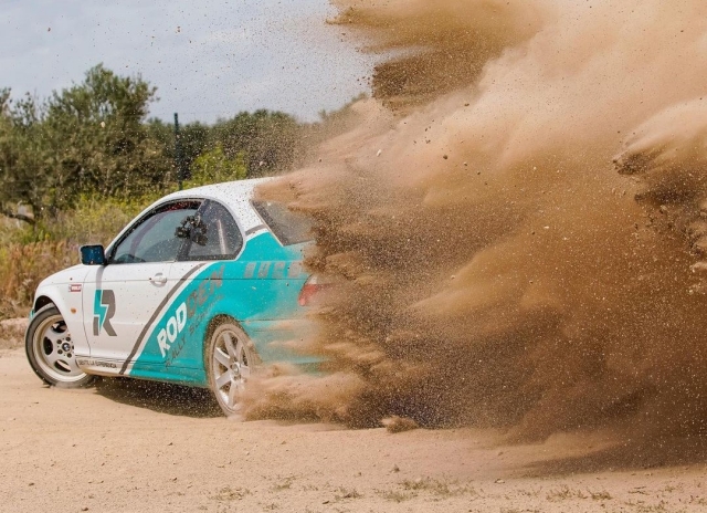  La vitesse qu'atteint une voiture de rallye 