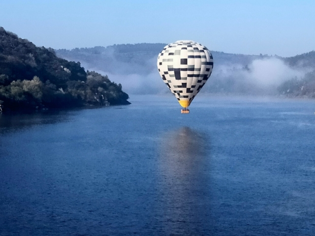  Sobrevoe o rio Minho durante um passeio de balão 