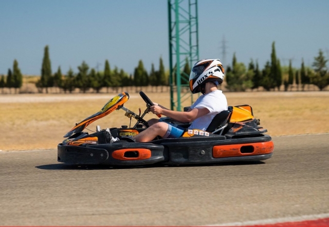 Carrera de karting a toda velocidad