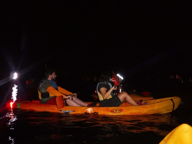  Nachtkajakfahrt auf dem Fluss 
