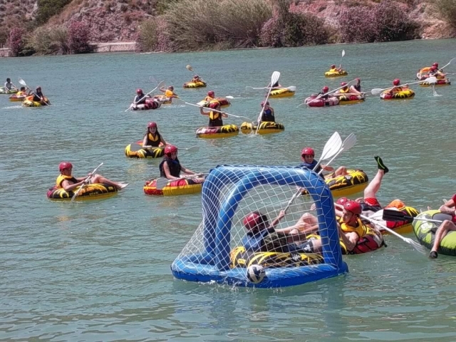 Actividades acuáticas en el campamento
