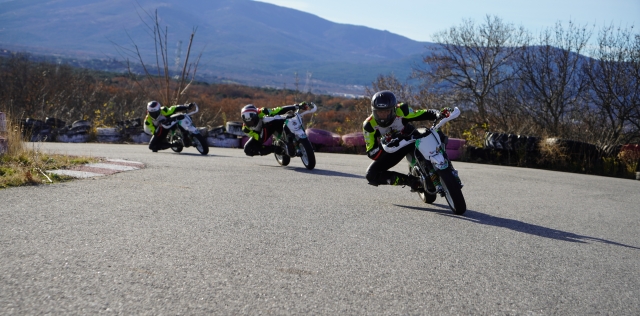  Piloting the motorcycle
