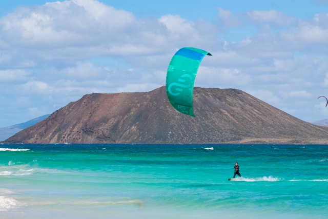 Grupo de excursión en kitesurf 