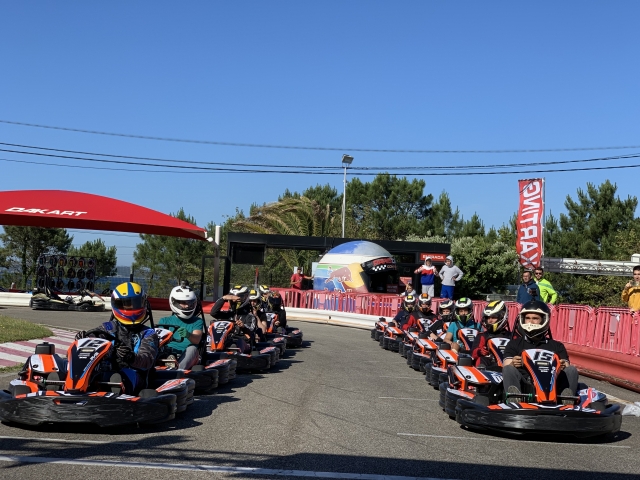 Listos para una carrera de go go go go go go go go go go go go go go go go go go go go go go go go-go-go-go-karts