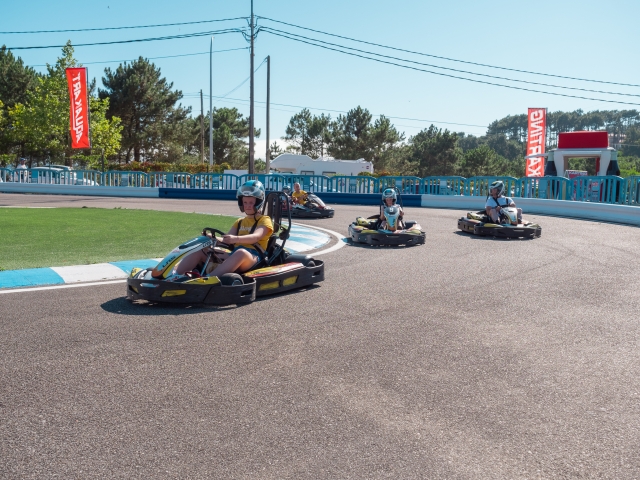  Kinderstrecke mit Junior- und Zweisitzer-Karts 