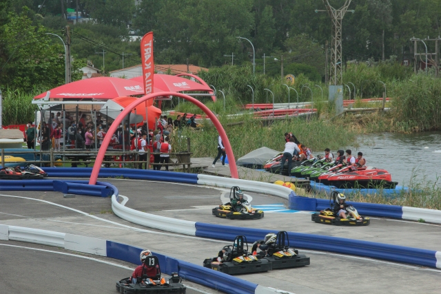  Kinderstrecke mit Junior-Karts 