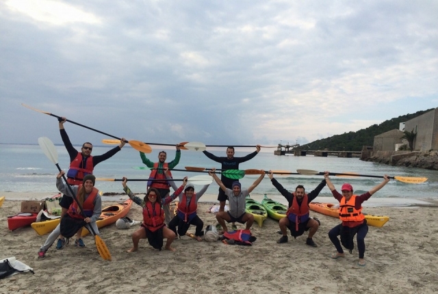  On the shore before leaving with the kayaks 