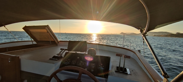 Paseo en yale por Alicanle al atardecer
