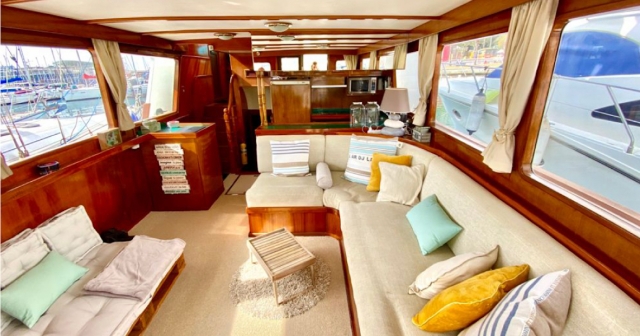  Profitez de l'intérieur spacieux salon du yacht 