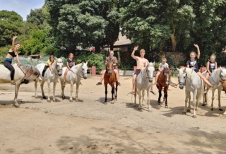 Camp équestre à Montnegre pendant des jours 4 heures