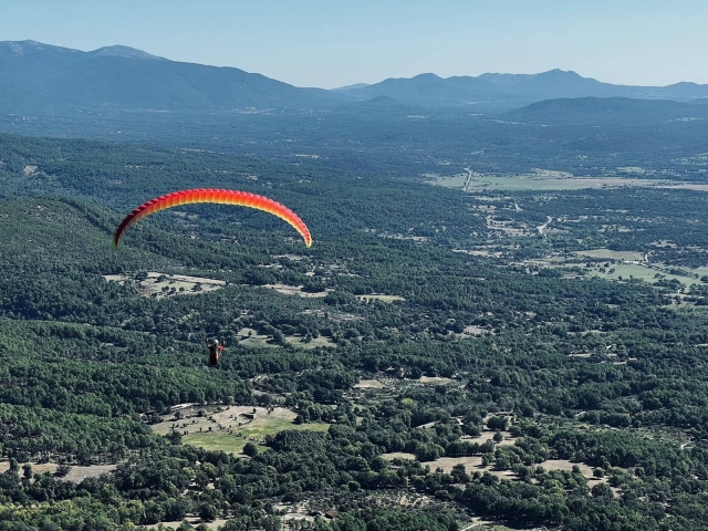  Gleitschirmflug durch Madrid 