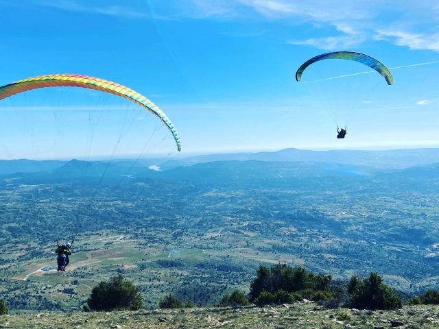 Überfliegen von Madrid im Gleitschirmfliegen 