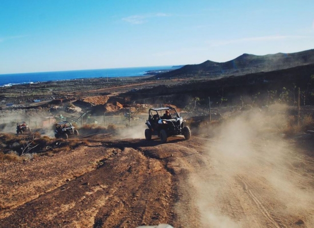  Mit den Buggys Costa Teguise hinter sich lassen 