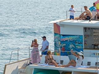 Tour privato a Catamaran a Cala del Coll Baix, 3H