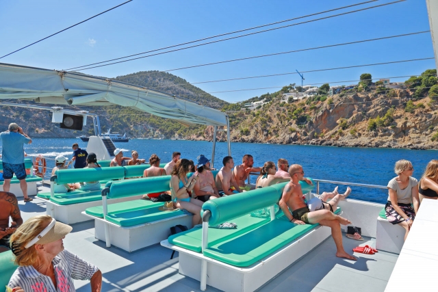 Dentro del catamarán