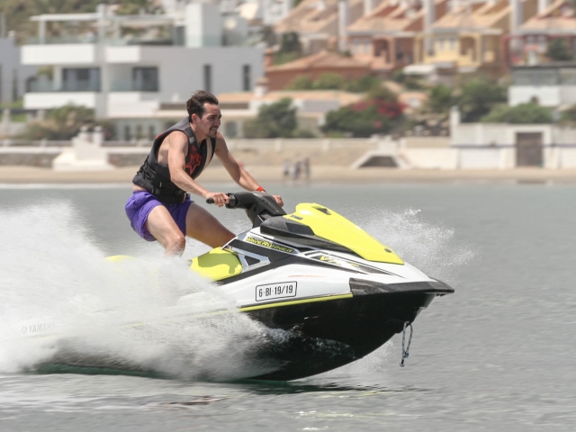  Jet ski em circuito 