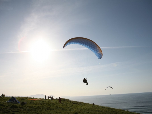  Erleben Sie den Gleitschirmflug vom Hang aus 