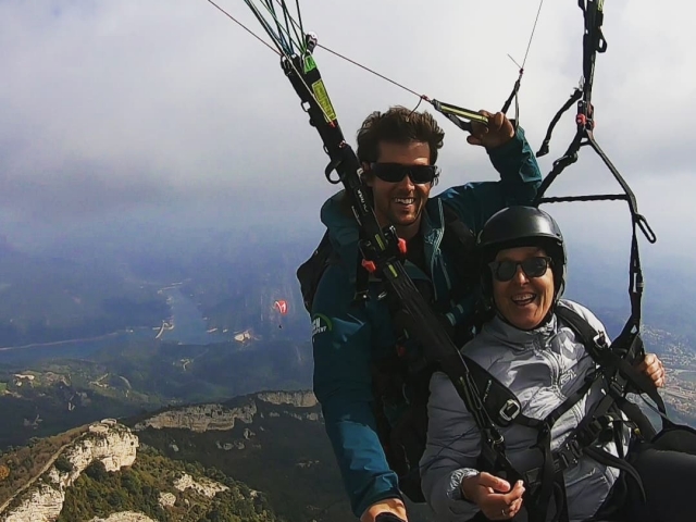  Osate volare in un parapendio biposto