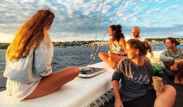 Ruta privada en catamarán por Menorca para grupos