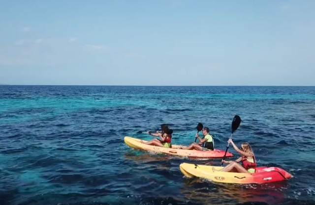  Paddling kayaks along the coast of Formentera 