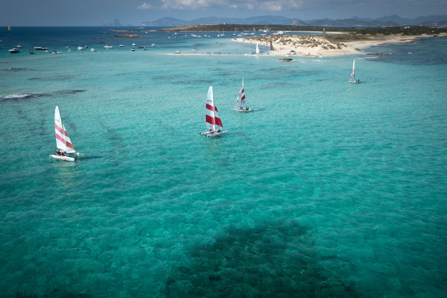  Location de catamaran pour la plage d'Es Pujols 