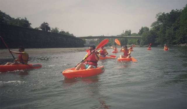  Activité en kayak multiplace à Saint-Sébastien 