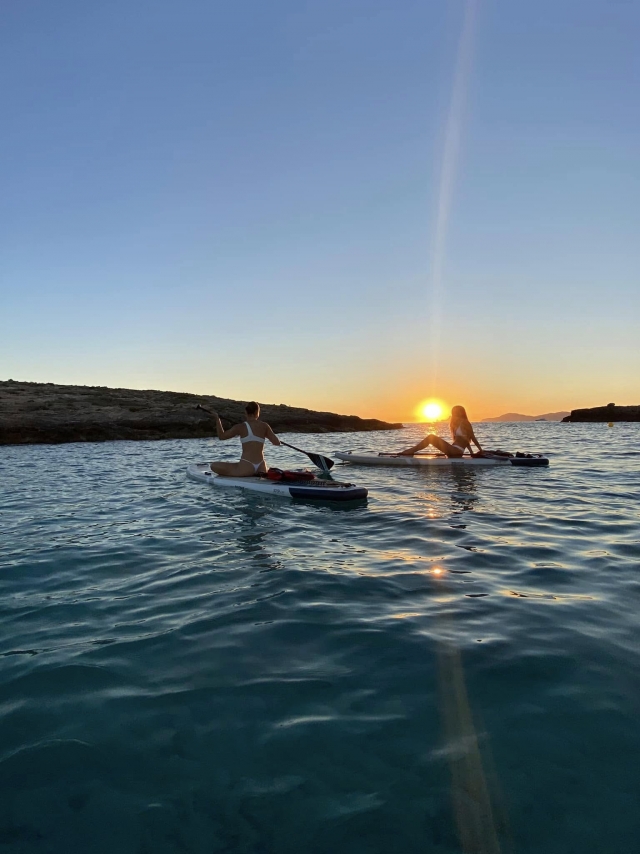  paddle surf com amigos em Formentera