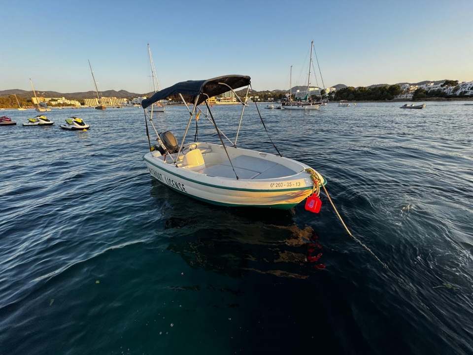 Boat rental in the bay of Ibiza 