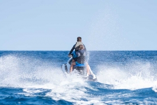 Jet Ski Biplaza in Platja de Fenals, 1 ora