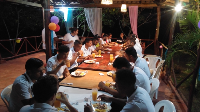  Cena nel campus di calcio 
