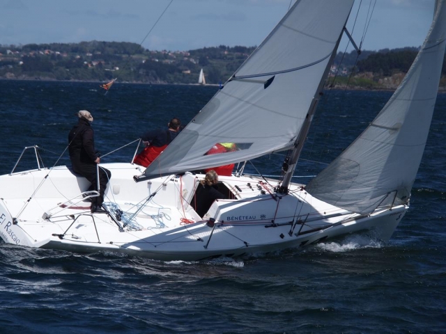  Sailing on a sailboat along the coast of Dénia 