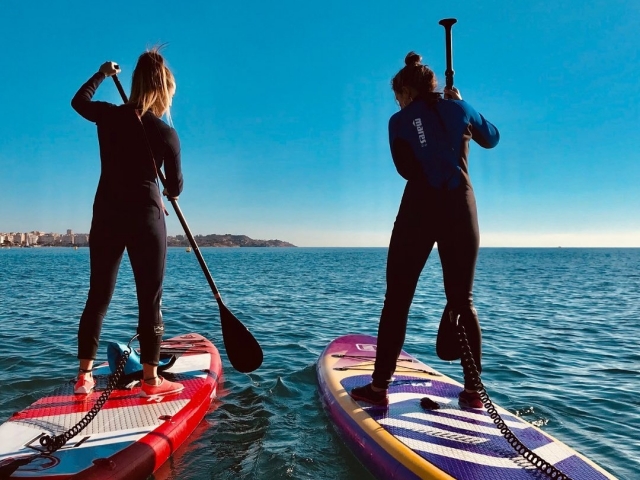  Paddelsurfen mit Freunden
