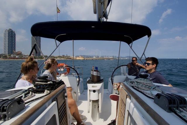 Alquilar velero Barcelona