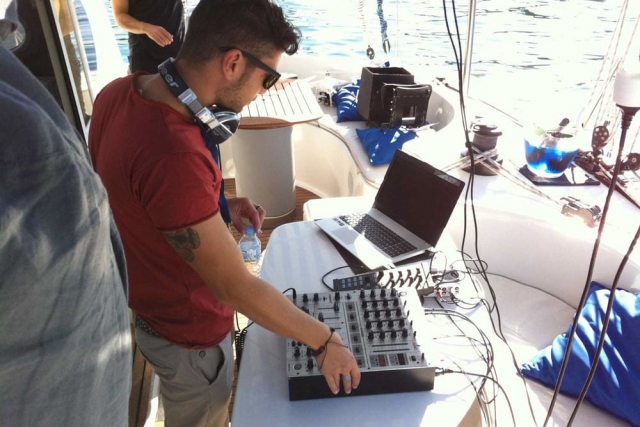 Dj catamarán Barcelona