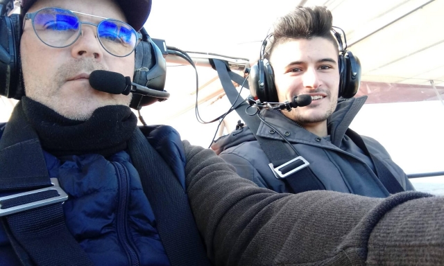  Piloti nella cabina dell'aereo 