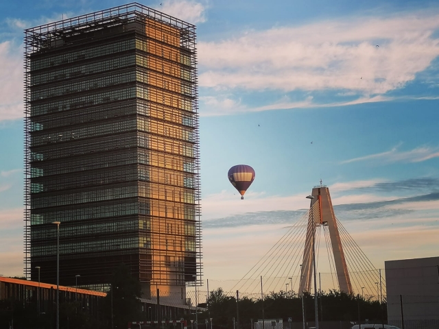  Balão junto à torre da Caja Badajoz