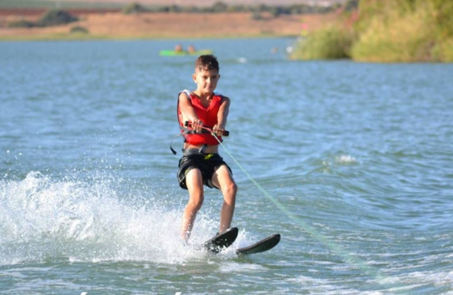  Wassersportboot