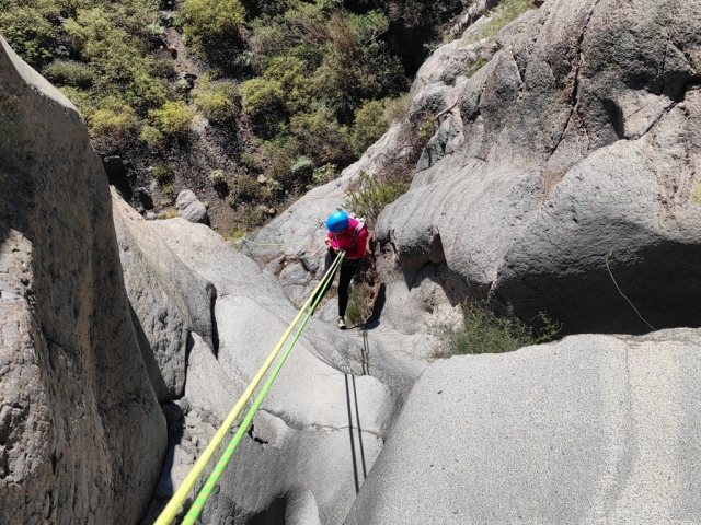 Haciendo rápel en Tenerife