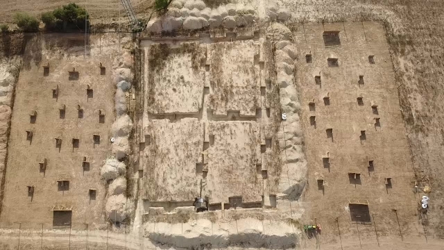 阿吉拉尔德塞加拉 (Aguilar de Segarra) 上方的彩弹射击 