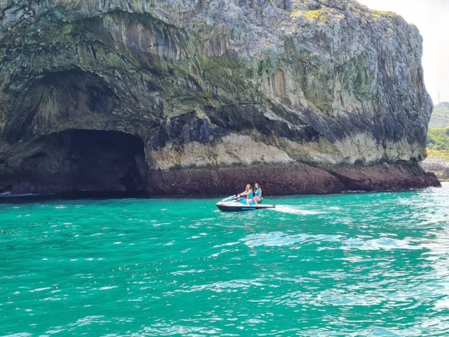  Amis en jet ski à travers Llanes 