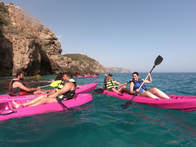 p-72798-navega-en-un-kayak-por-el-mar-de-alboran1742472185_17424766794872.jpg