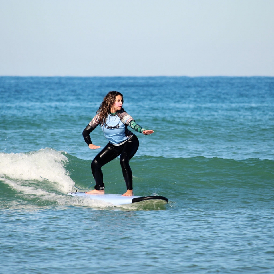 clase grupal de surf
