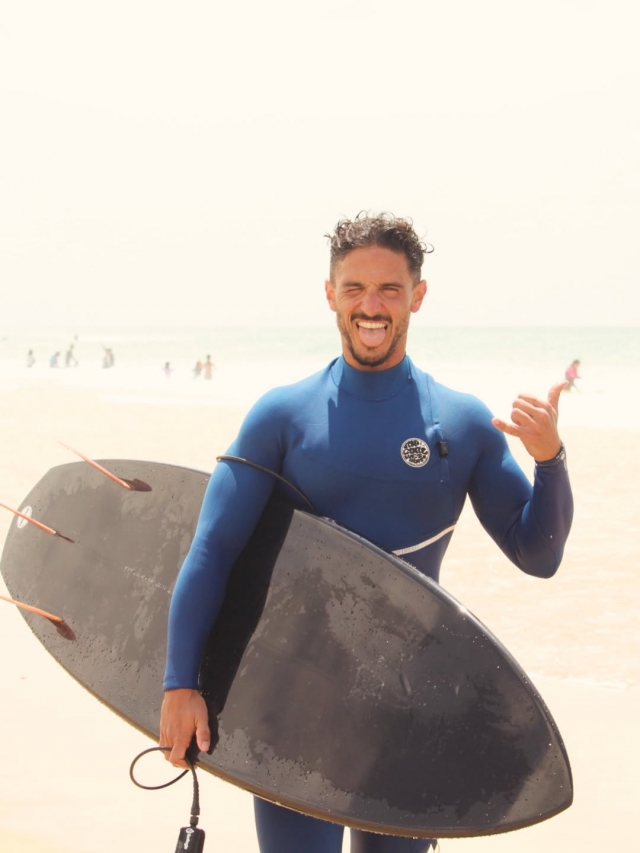 Tras surfear en El Palmar
