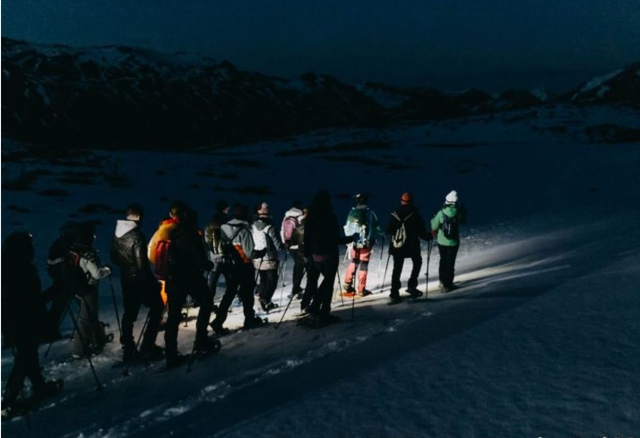  Schneeschuhwanderung bei Nacht 